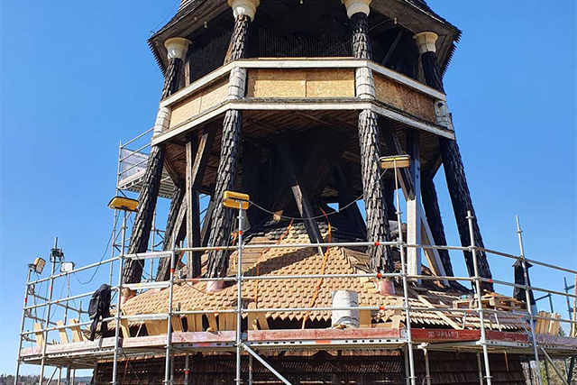 Renovering av klockstapel vid Högs Kyrka, Helsingland.